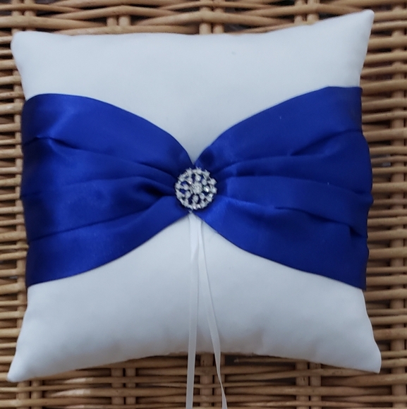 NWOT- Blue and White Satin Ring Bearer Pillow - Picture 4 of 4